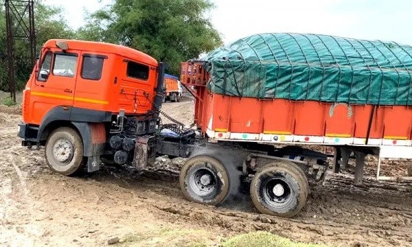 山地货车驾驶员3d手机版(heavy truck driver)